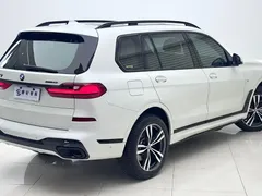 2020 BMW X7 xDrive40i M, белый — фото 9
