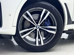 2020 BMW X7 xDrive40i M, белый — фото 13