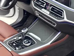 2020 BMW X7 xDrive40i M, белый — фото 18