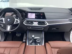 2020 BMW X7 xDrive40i M, белый — фото 20
