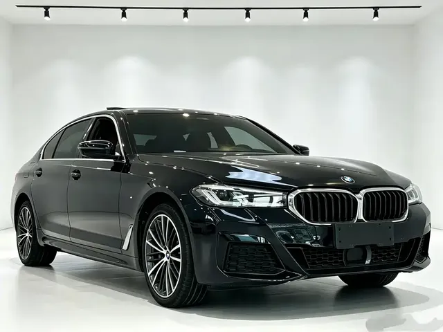 2022 BMW 5 Series 530Li Leading M Sport Package