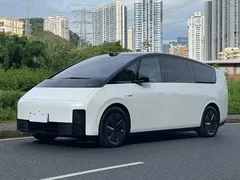 2025 Li Auto MEGA Ultra Smart Refresh, белый — фото 1