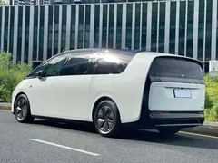 2025 Li Auto MEGA Ultra Smart Refresh, белый — фото 4