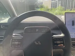 2025 Li Auto MEGA Ultra Smart Refresh, белый — фото 8