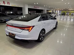 2022 Hyundai Elantra 1.5L CVT LUX Premium, белый — фото 3