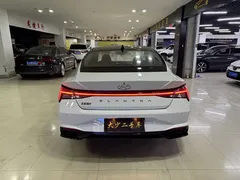2022 Hyundai Elantra 1.5L CVT LUX Premium, белый — фото 4