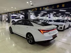 2022 Hyundai Elantra 1.5L CVT LUX Premium, белый — фото 5