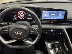 2022 Hyundai Elantra 1.5L CVT LUX Premium, белый — фото 7