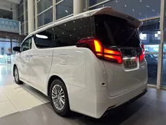 2020 Toyota Alphard Hybrid 2.5L Premium, белый — фото 4