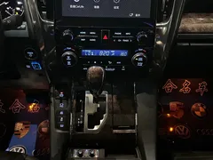 2020 Toyota Alphard Hybrid 2.5L Premium, белый — фото 11