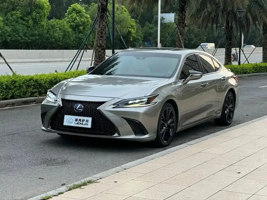 2021 Lexus ES 300h F SPORT