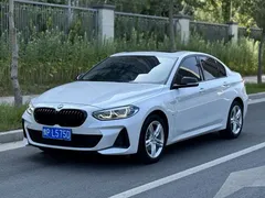 2022 BMW 1 Series 120i M, белый — фото 1