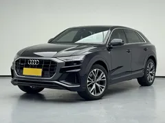 2021 Audi Q8 55 TFSI, чёрный — фото 1