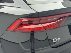 2021 Audi Q8 55 TFSI, чёрный — фото 14