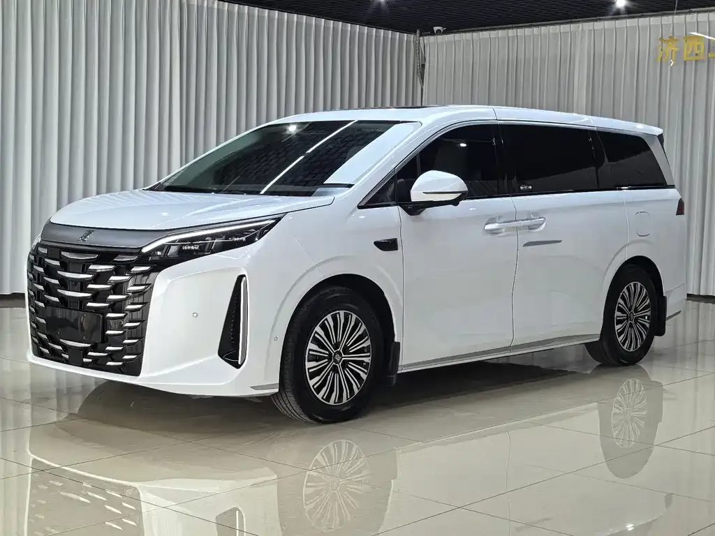2025 BYD Xia DM-i 1.5T 180km