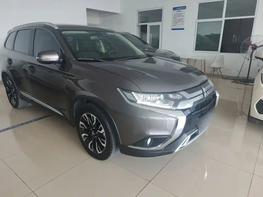 2020 Mitsubishi Outlander 2.0L 2WD 5