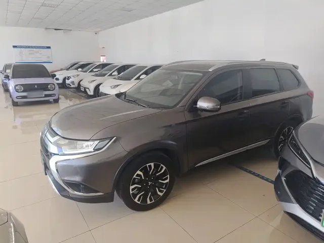 2020 Mitsubishi Outlander 2.0L 2WD 5