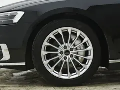 2022 Audi A8L 50 TFSI quattro, чёрный — фото 4