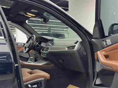2021 BMW X7 xDrive40i M, чёрный — фото 10