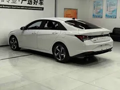 2022 Hyundai Elantra 1.5L CVT LUX Premium, белый — фото 4