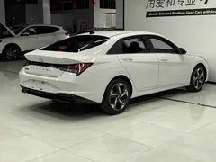 2022 Hyundai Elantra 1.5L CVT LUX Premium, белый — фото 6