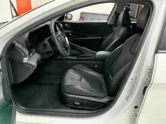 2022 Hyundai Elantra 1.5L CVT LUX Premium, белый — фото 9