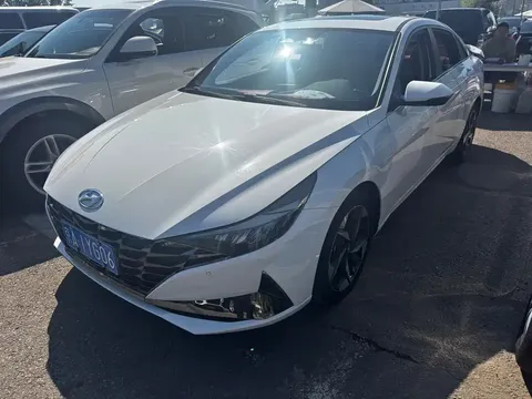 2022 Hyundai Elantra 1.5L CVT LUX Premium