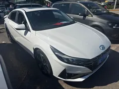 2022 Hyundai Elantra 1.5L CVT LUX Premium, белый — фото 3