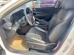 2022 Hyundai Elantra 1.5L CVT LUX Premium, белый — фото 5
