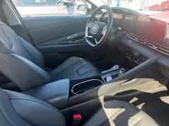 2022 Hyundai Elantra 1.5L CVT LUX Premium, белый — фото 10