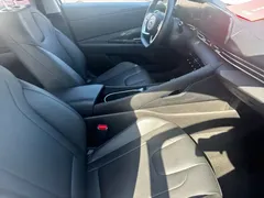 2022 Hyundai Elantra 1.5L CVT LUX Premium, белый — фото 11