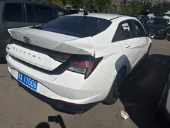 2022 Hyundai Elantra 1.5L CVT LUX Premium, белый — фото 16