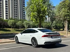 2022 Audi A7 45 TFSI, белый — фото 7