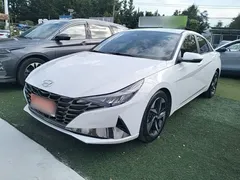 2022 Hyundai Elantra 1.5L CVT LUX Premium, белый — фото 2