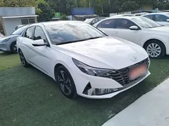 2022 Hyundai Elantra 1.5L CVT LUX Premium, белый — фото 4