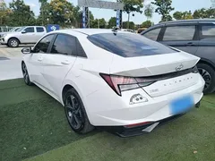 2022 Hyundai Elantra 1.5L CVT LUX Premium, белый — фото 5