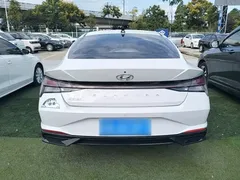 2022 Hyundai Elantra 1.5L CVT LUX Premium, белый — фото 6