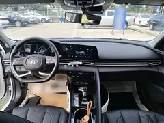 2022 Hyundai Elantra 1.5L CVT LUX Premium, белый — фото 10