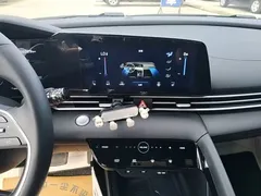 2022 Hyundai Elantra 1.5L CVT LUX Premium, белый — фото 13