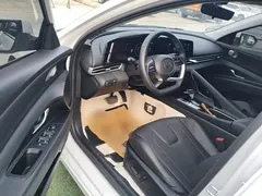 2022 Hyundai Elantra 1.5L CVT LUX Premium, белый — фото 16