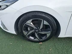 2022 Hyundai Elantra 1.5L CVT LUX Premium, белый — фото 23