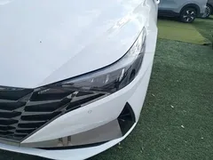2022 Hyundai Elantra 1.5L CVT LUX Premium, белый — фото 24