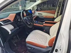 2023 Toyota Sienna 2.5L Hybrid Comfort, белый — фото 10