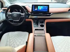 2023 Toyota Sienna 2.5L Hybrid Comfort, белый — фото 11