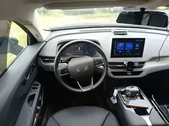2023 Hongqi E-QM5, чёрный — фото 15