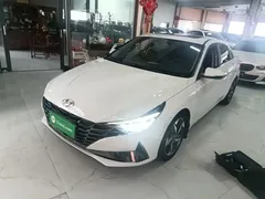 2022 Hyundai Elantra 1.5L CVT LUX Premium, белый — фото 1