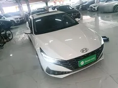 2022 Hyundai Elantra 1.5L CVT LUX Premium, белый — фото 4