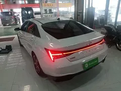 2022 Hyundai Elantra 1.5L CVT LUX Premium, белый — фото 5