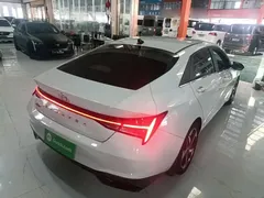 2022 Hyundai Elantra 1.5L CVT LUX Premium, белый — фото 7
