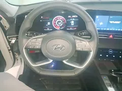 2022 Hyundai Elantra 1.5L CVT LUX Premium, белый — фото 11